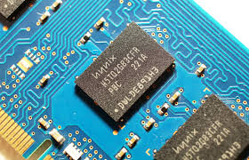Micron, SK Hynix stocks fall as chip sell-off deepens