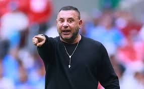 El mensaje de Antonio Mohamed por el mal momento de Toluca: “Tiene que aparecer el jugador número 12”