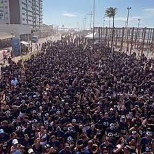 Corrida das Forças reúne multidão na Orla de Salvador com esporte, banho de mangueira e show de Filhos de Jorge