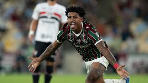 Fluminense vence São Paulo em noite de apresentação de Hulk e encosta no vice Flamengo
