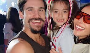 Entrevista | 'O amor não pode ser vivido pela metade': Nicolas Prattes expõe como a relação com a enteada, Zoe, o preparou para o 1º filho com Sabrina Sato