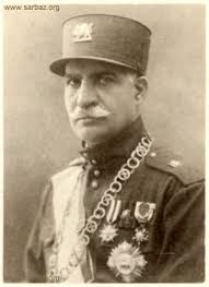 1923-ban Ahmed sah elhagyta Perzsiát és Európába emigrált, mire Reza Han-t, addigi miniszterelnököt, 1925 októberében Perzsia királyává koronázták, ... - RezaShah