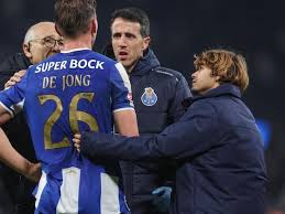 Farioli e a situação familiar de Luuk de Jong: “A gravidade descrita não é o caso”