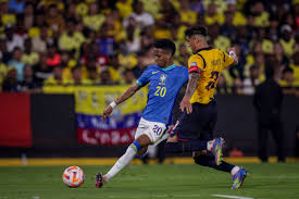 Atuação de Estêvão em Equador x Brasil divide opiniões na Inglaterra: 'Jogo comum'