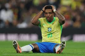 Fora da Copa do Mundo por lesão, Rodrygo é contratado pela Globo