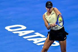 Tenis Flash: Linette po świetnym meczu gra dalej w Dubaju. Porażka Kaśnikowskiego