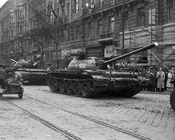 Image of Soviet tanks entering Budapest in 1956