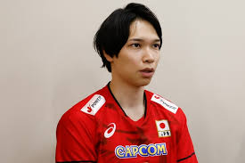「うわー！本当に身長高い」男子バレー日本代表の32歳、人気お笑い芸人と並んだ姿にファン驚愕「でっか」「サイズ感」