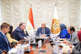 وزير العمل يوجه بسرعة إعداد خطة التشغيل