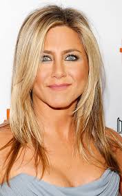 When we first saw photos of Jennifer Aniston at a recent red carpet premiere, we were immediately drawn to her ultra-flattering eye makeup. - rs_634x1024-140117110836-634.jennifer-aniston.cm.11714
