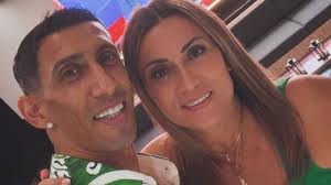 Ángel Di María e Jorgelina Cardoso responderam aos assobios do público do Racing