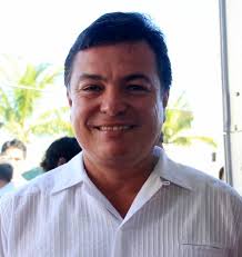 Juan Carlos González Hernández pronostica un buen futuro para Cozumel con el nuevo alcalde. (Redacción/SIPSE). Redacción/SIPSE COZUMEL, Q. Roo. - 300913b77564c7dmed