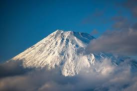 Montanhista suíço morre e mulher de 99 anos é resgatada no Monte Fuji