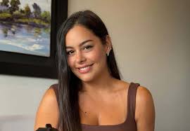 Jean y encaje negro: Larissa Riquelme eligió el match perfecto para esta temporada y arrasó en Instagram