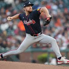 Spencer Schwellenbach: Braves' Rising Star Shines in Milwaukee Matinee - Imagen principal del artículo