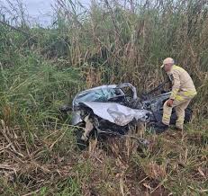 Colisão entre carro e caminhão deixa um morto no trevo de Guapirama