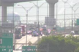 Major crash sparks partial shutdown of San Antonio interstate