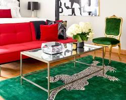 Living room with rug in complementary color scheme to the rest of the room