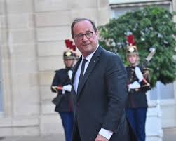 Ils entretenaient une relation parfois tumultueuse… François Hollande révèle avoir hébergé son père George “ deux ou trois mois” à l’Élysée — Gala