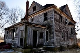 Résultat de recherche d'images pour "creepy houses haunted"