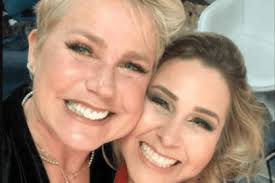 Após fala de Xuxa, ex-paquita rebate acusações de homofobia