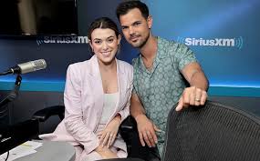 Taylor Lautner and Pregnant Wife Tay Lautner Reveal Sex of Their Baby