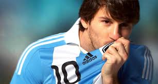 El mejor jugador de la historia vive y es Argentino - 2011-lionel-messi