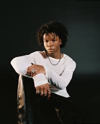 Cantor D4vd esquartejou adolescente usando serra, diz a promotoria de Los Angeles