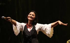 Hasil gambar untuk bugil telanjang NAJWA SHIHAB indonesia presenter tv