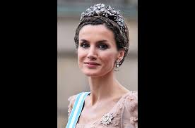 Hasil gambar untuk SEJARAH asal usul MAHKOTA KESULTANAN