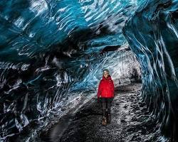 Immagine di Iceberg cave at Jökulsárlón