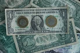 Mercados financieros, atentos al veredicto judicial sobre aranceles e Irán; el dólar, a 17.81 pesos