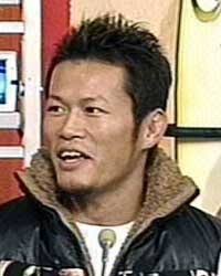SportsNavi donosi, że Genki Sudo 14 grudnia był na treningu w oficjalnej sali treningowej K-1 w Tokyo. Podobno wyglądał na bardzo spokojnego i pewnego ... - 20051218223538