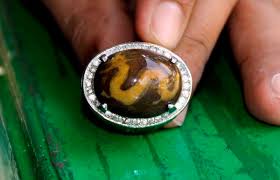 Hasil gambar untuk batu termahal di dunia saat ini