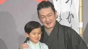 【 中村獅童 & 次男・中村夏幹 】 「子連れ狼」 親子共演で大五郎カットに 「死んでも嫌！」 父の「初日前に本当に剃るかも…」発言に 机下の足蹴で猛抗議