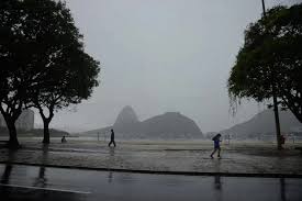 Semana em Niterói começa com sol e pancadas de chuva
