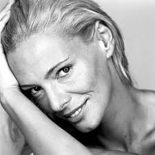 Paula Vázquez Picallo, nació en Ferrol el 26 de noviembre de 1974. Es una presentadora de televisión, actriz y modelo española. - paula-vazquez-1