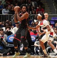 Leonard’s first absence gives young Raptors early test