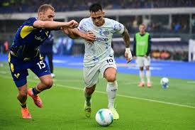 Inter snapping at Napoli's heels, Roma poised to pounce