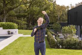 Moment dad saw his New Forest mansion for the first time after big win