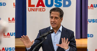 FBI raids LAUSD Superintendent Alberto Carvalho's home, office