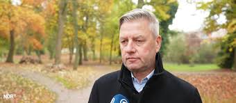CDU-Politiker tritt nach 44 Jahren aus Partei aus - aus diesem Grund — tagesschau.de
