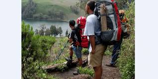 Hasil gambar untuk pecinta alam indonesia