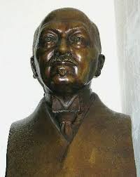 Bronzebuste af Arild Sørensen, skolens første inspektør, udført af kunstneren Herman Andersen o. 1920. - arilds