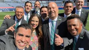 Enrique Bermúdez pide oraciones para icónico narrador deportivo de Televisa reportado en estado crítico