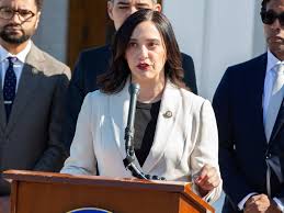 ما هو التعديل الخامس والعشرون؟ وكيف ينظم سلطة الرئيس الأمريكي؟