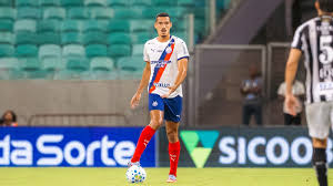 Atuações do Bahia: Michel Araujo não faz valer aposta, dupla falha, mas Everton Ribeiro muda jogo