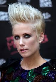 Singer Sarah Smith showed off her killer faux-hawk at the Sydney Music Awards. - Sarah%2BSmith%2BShort%2BHairstyles%2BFauxhawk%2Bo_-9G-7p35Ql