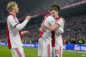 Ajax-verdediger Baas reflecteert: 'Maakt het nóg pijnlijker, machteloos gevoel'