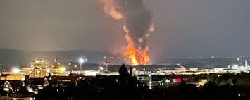 Großbrand in Freiburg-Hochdorf: Millionenschaden im Industriegebiet